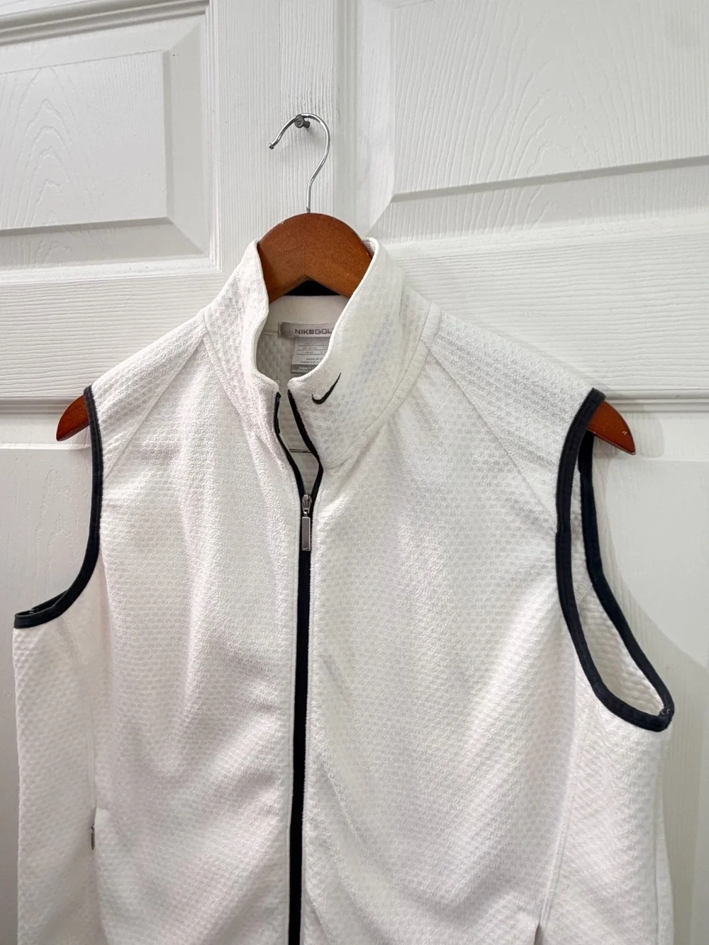 Nike Golf Women’s White Textured Full Zip Sleeveless Performance Vest Black Trim